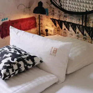 18arts - Living In A Gallery! 4* Cologne